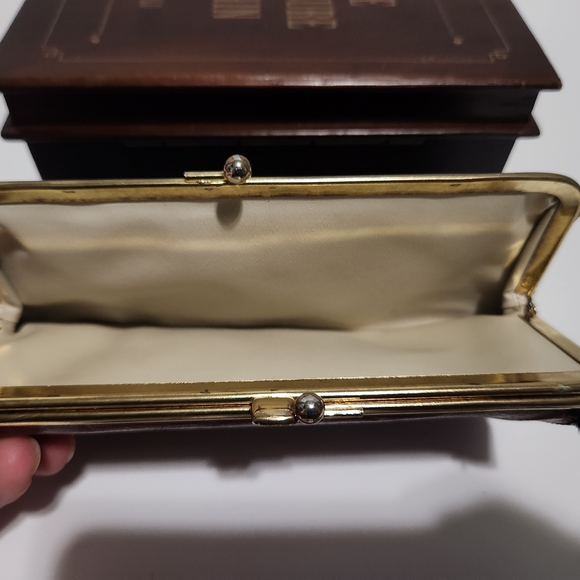 Vintage Princess Gardener Full Grain Cowhide Leather Wallet - Picture 10 of 16